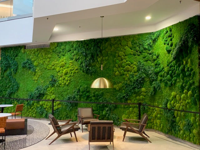 large-moss-wall-in-commerical-lounge